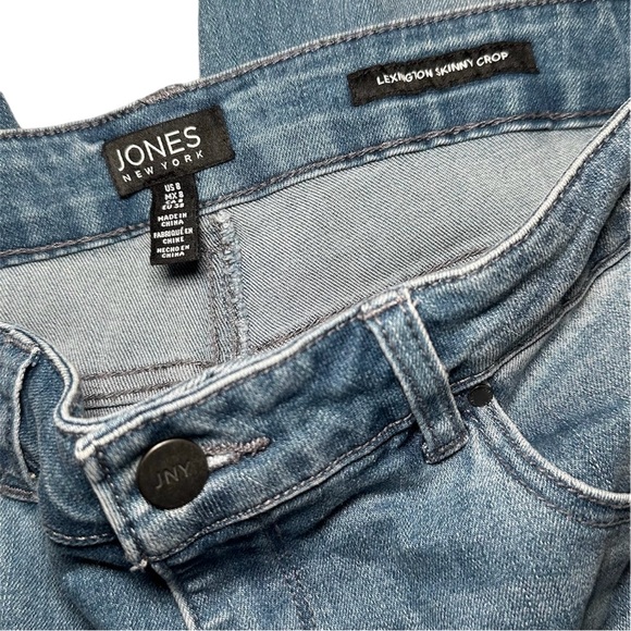 Jones New York | Light wash Lexington Skinny Crop Jeans with Stretch - Picture 3 of 5